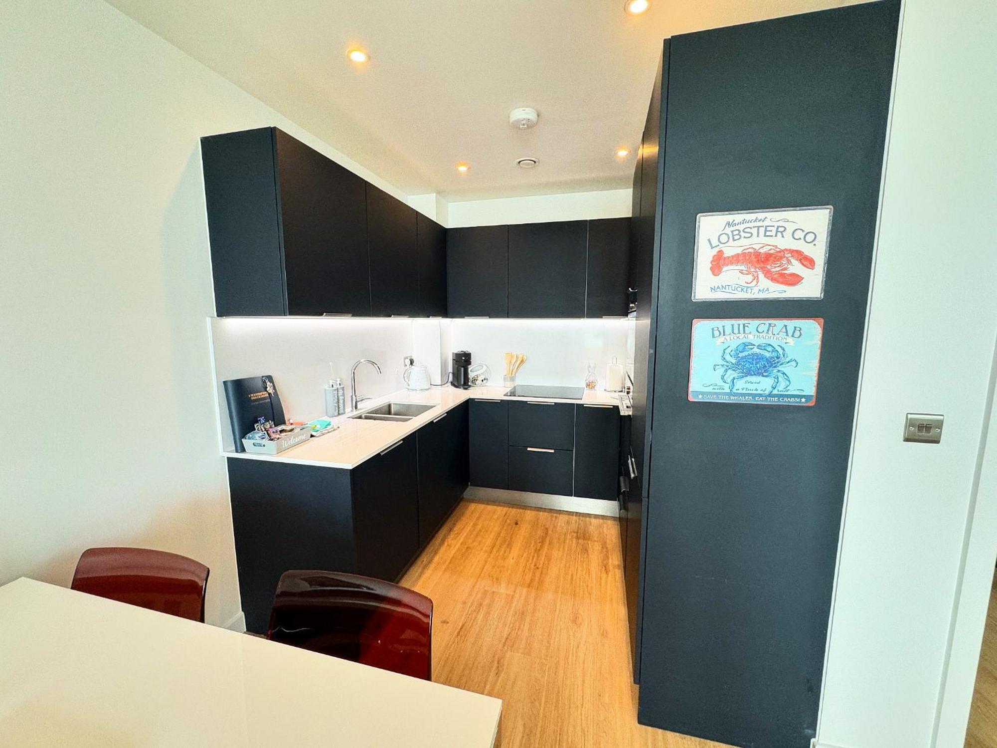 Stunning Beach Front Apartment With Sea Views, Free Parking & Balcony Ramsgate Exterior photo